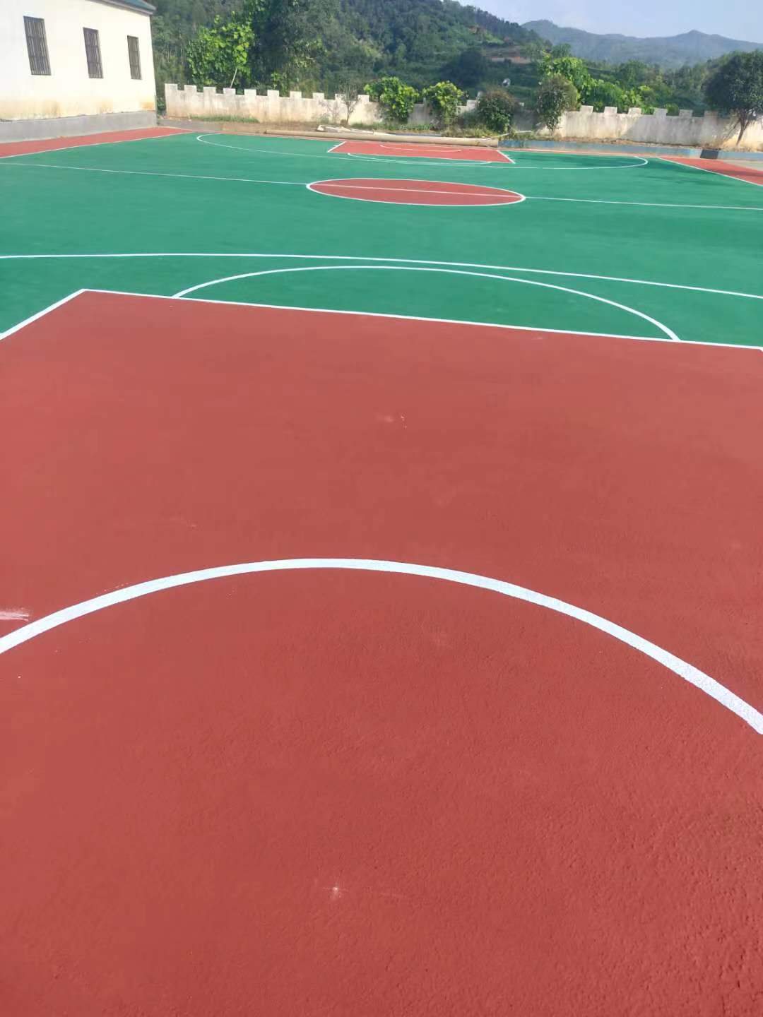 学校球场跑道施工视频2